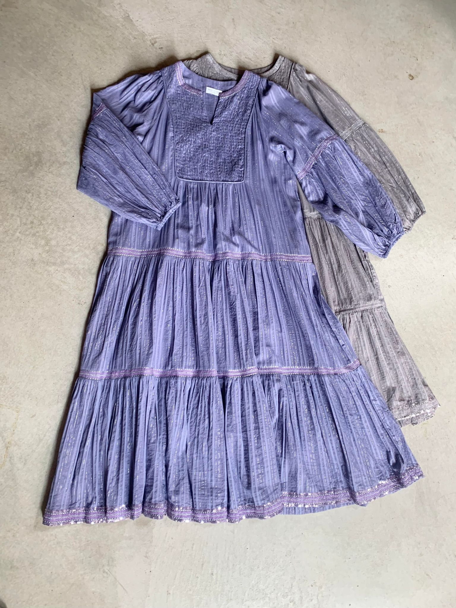 LES PLUS ONLINE STORE / HUG O WaR シャーリング刺繍ティアードドレス